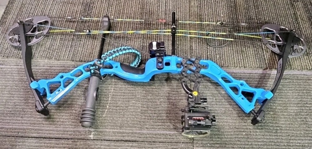 Diamond Archery by Bowtech Prism RH (Blue) Compound Bow + Bow Case & Accessories