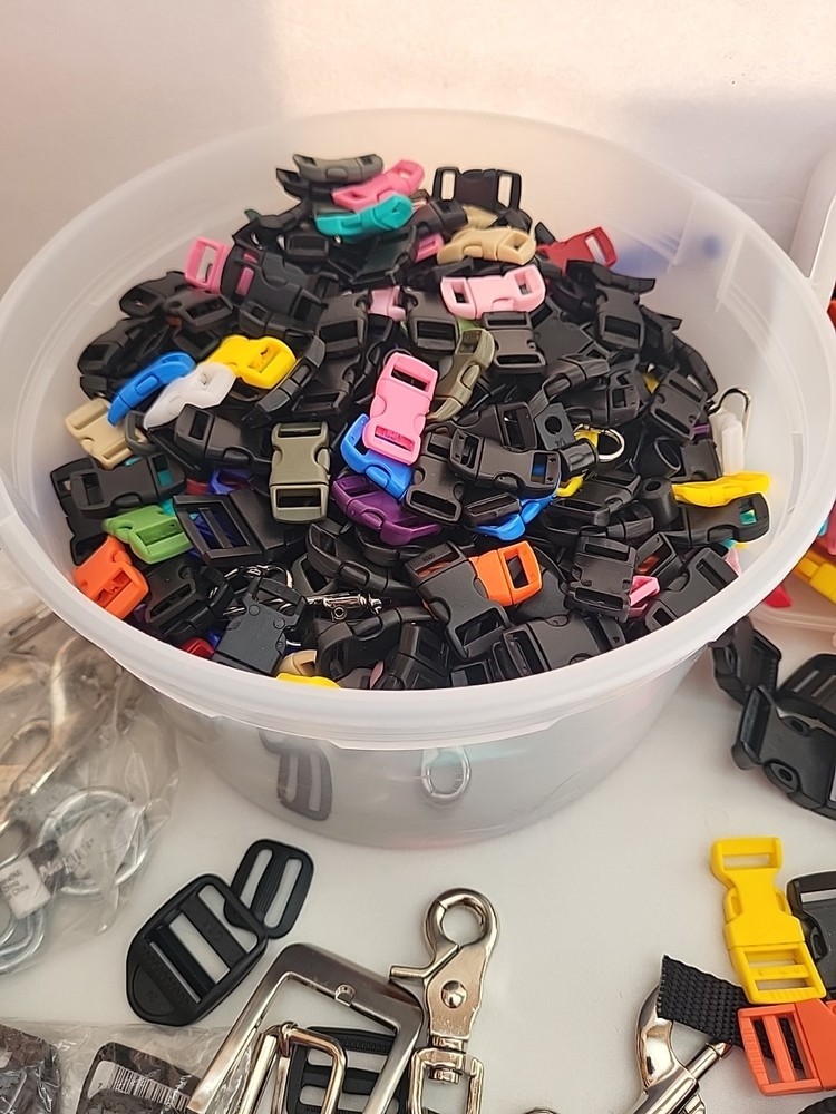 Colored Plastic Buckles 4.5lbs Various Sizes + Random Hardware Pet Supplies
