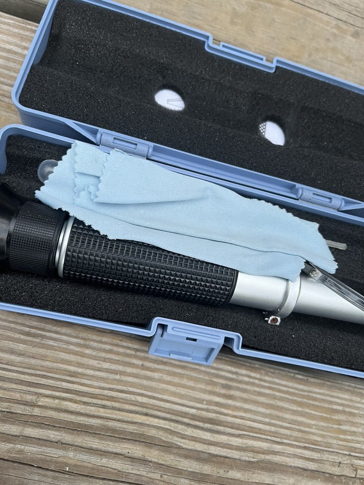 ATC Portable Hand Held Tool Refractometer w/ Blue Carrying Case