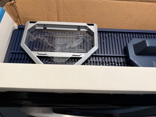 BOND Knitting machine with patterns, instructions, and accessories