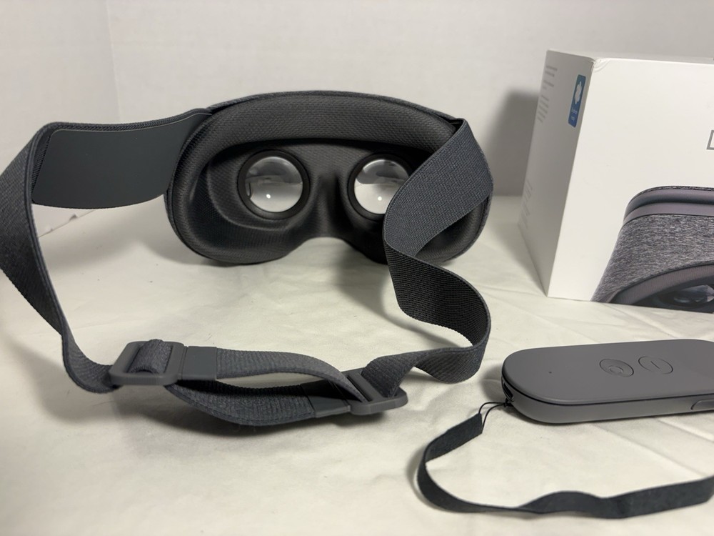 Google Daydream View VR Headset - Charcoal Gray