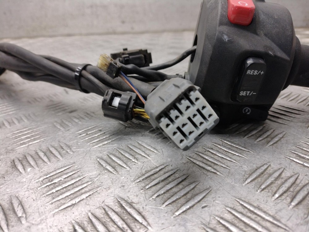 2015 TRIUMPH TROPHY TROPHY SE RIGHT SWITCH GEAR