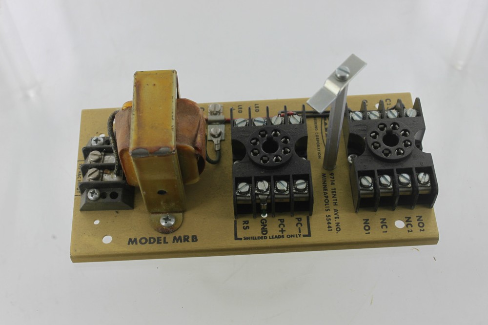 BANNER ENGINEERING MRB PHOTOELECTRIC CHASSIS BASE