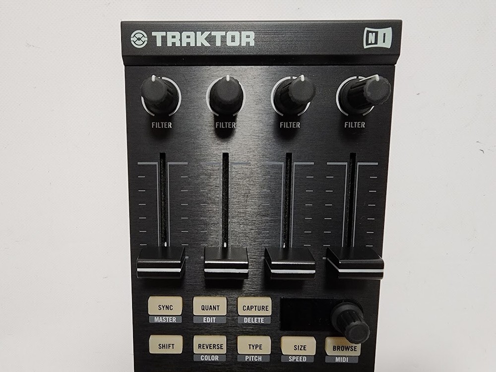 Native Instruments TRAKTOR KONTROL F1 DJ Controller