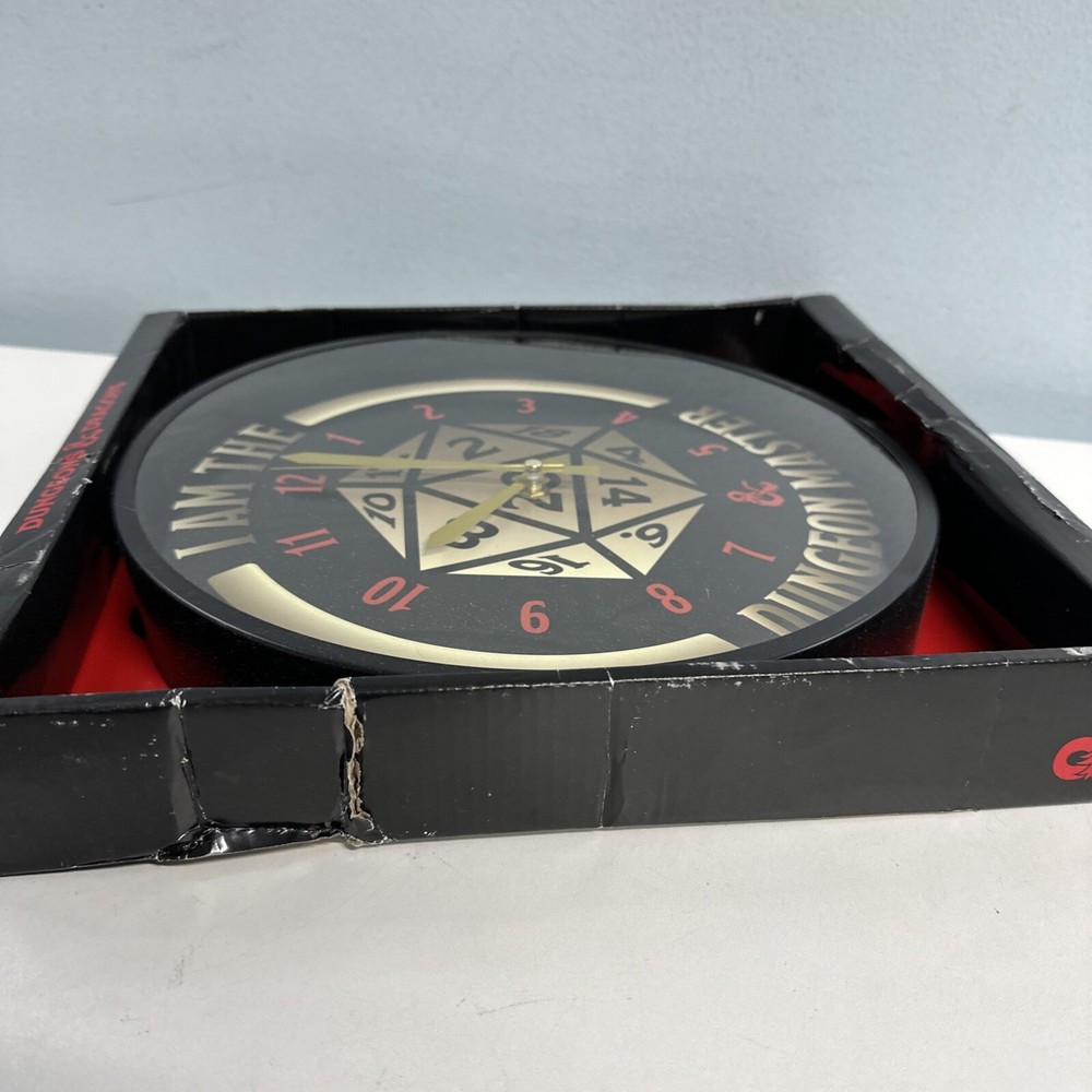 Dungeons & Dragons Dungeon Master Clock NEW Box distressed/light scratches frame