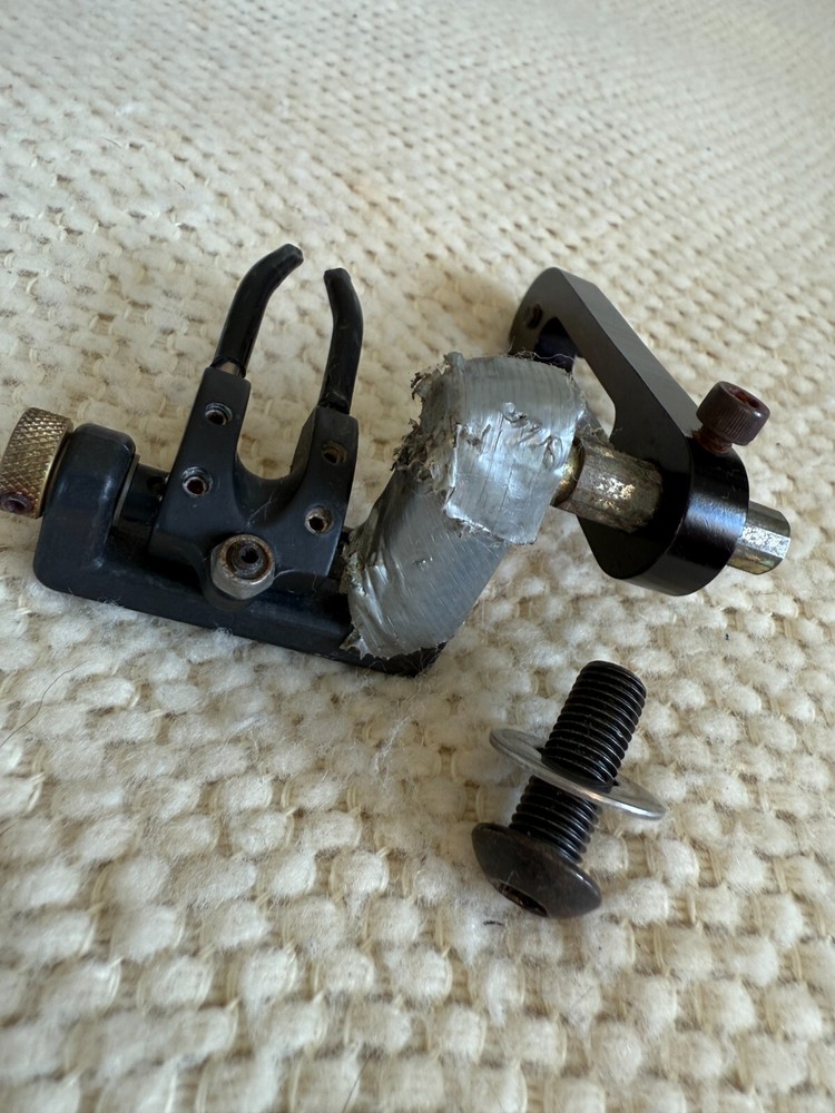 Cobra Archery Dual Prong Flipper Rest