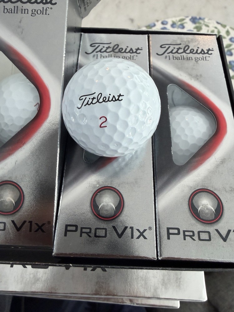 TITLEIST PRO V1X LEFT DASH WHITE GOLF BALL DOZEN