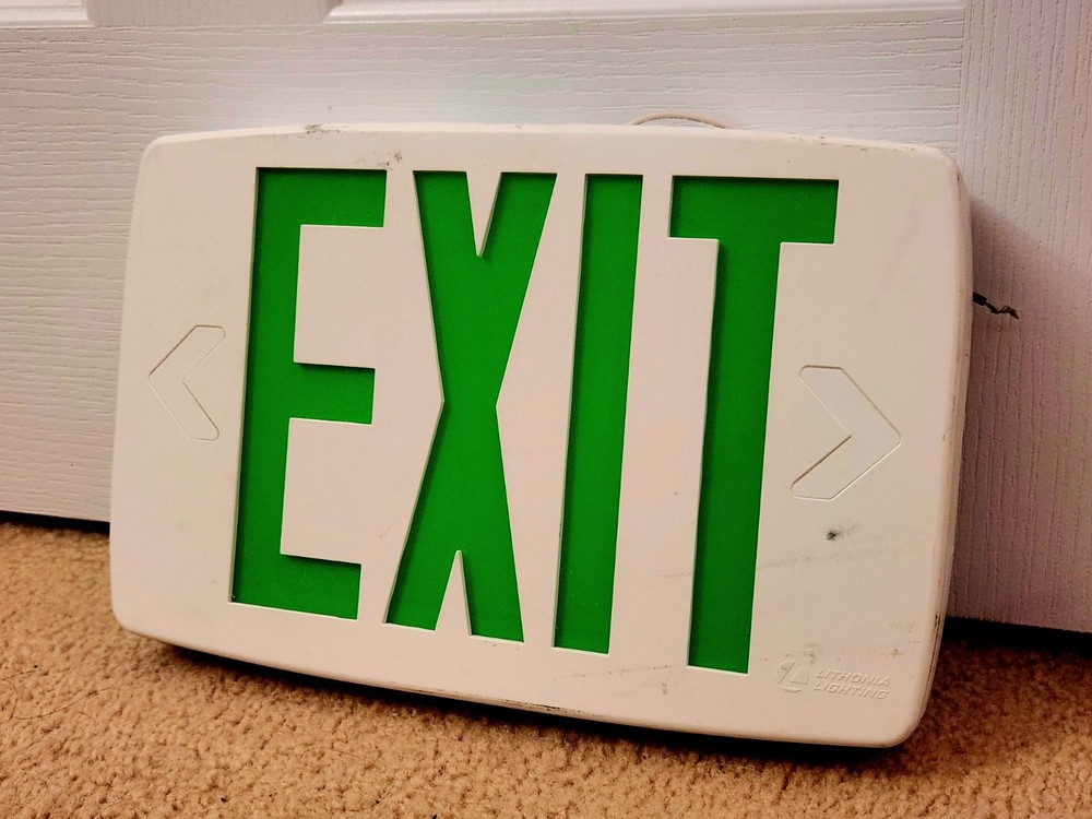 LITHONIA LIGHTING LED GREEN EXIT SIGN LIGHT (SINGLE SIDED)