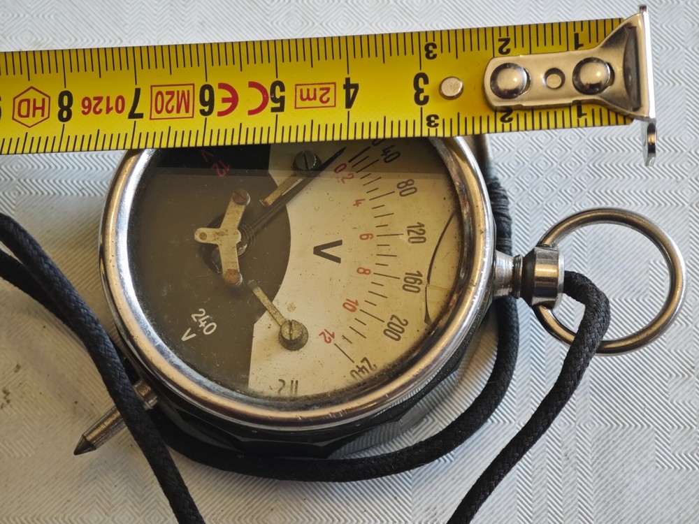 ORIGINAL WWII German Bakelite Battery Tester Voltmeter