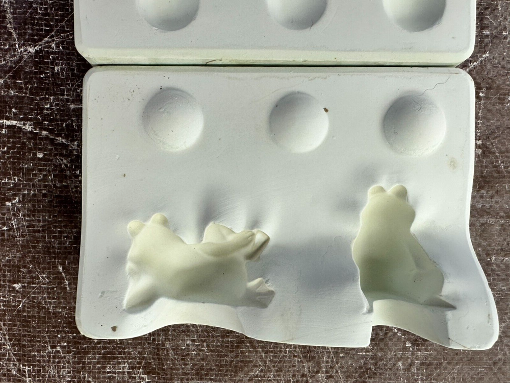 VINTAGE KIMPLE CERAMIC MOLD #K-18 FROGS 2"