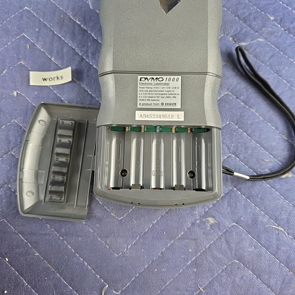 Dymo 1000 Electronic Label Maker with Manual