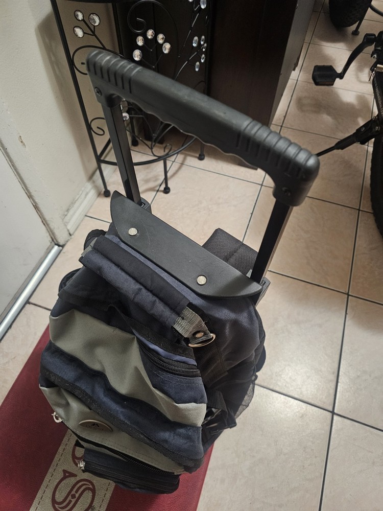 Everest rolling backpack