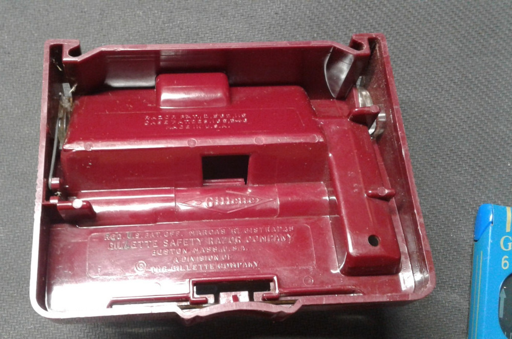 Gillette Red Tip Razor, B 4 Date Code, nice