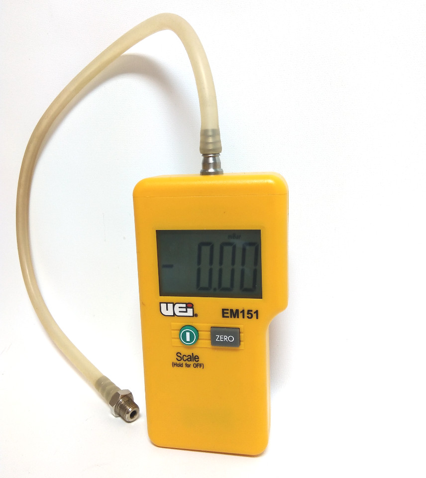 UEI EM151 Single Input Differential Electronic Manometer