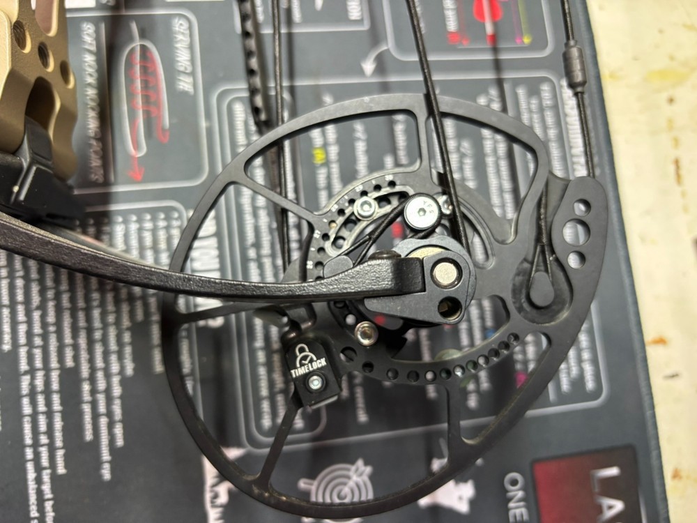 Bowtech Core SR Bow, Sand with black limbs, 60lb., RH