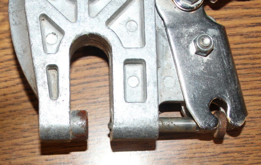 Malco PL1R Stud Crimper Tool Shows some surface Rust AO4076653