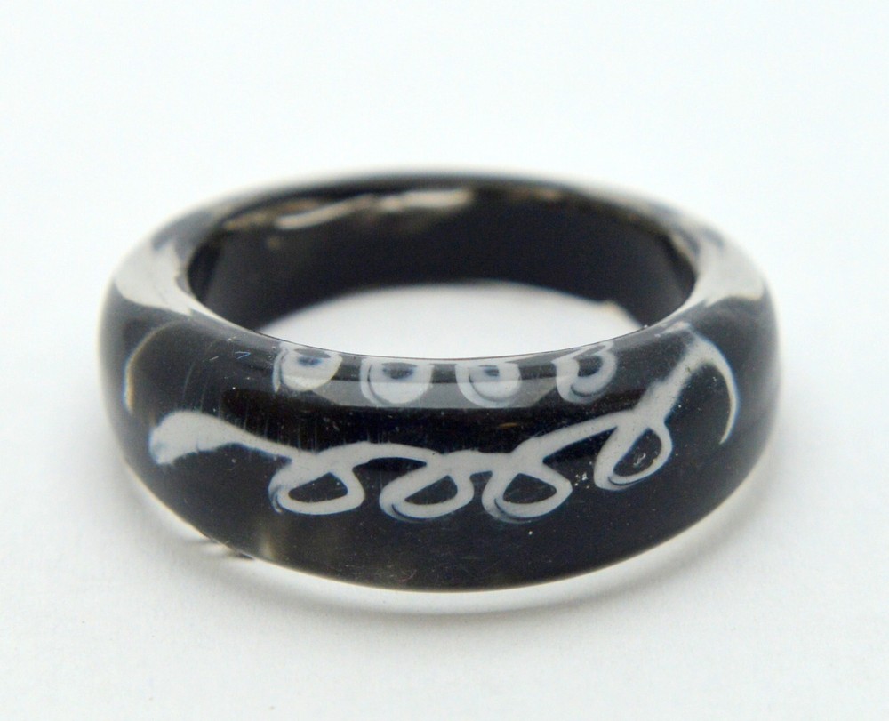 VINTAGE BLACK GLASS RING