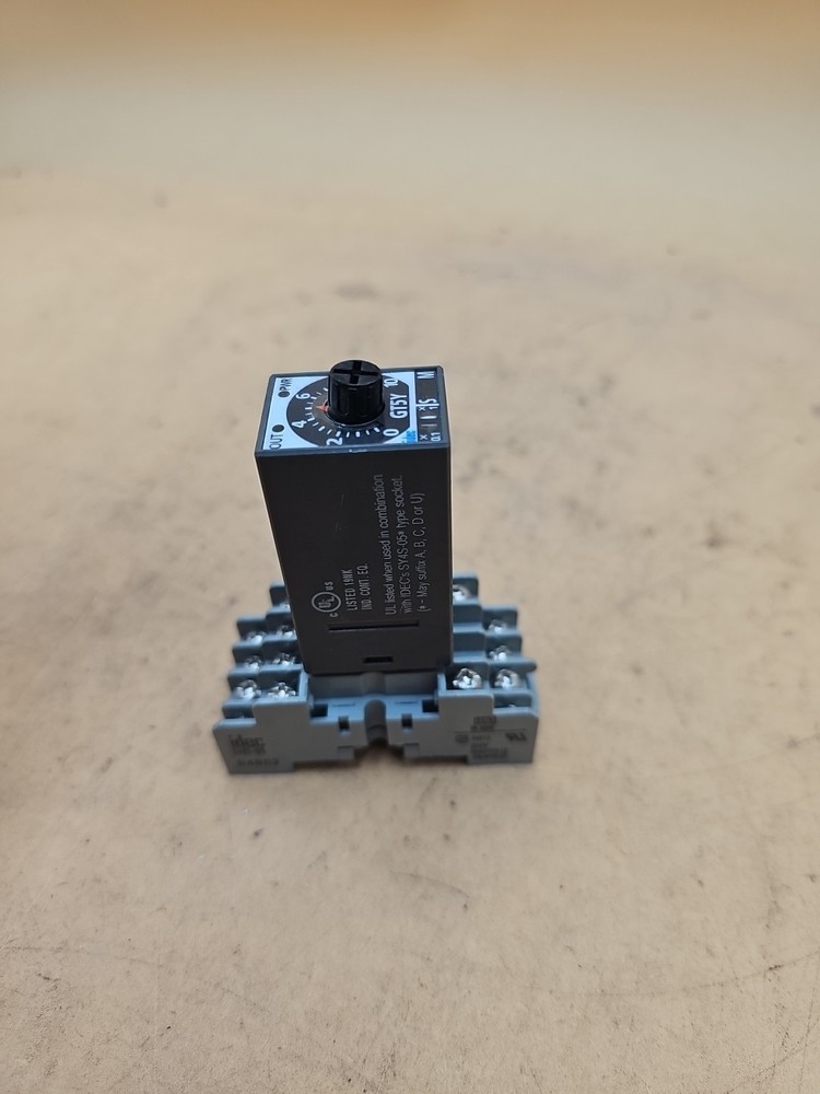 IDEC GT5Y-4SN 24VDC ELECTRONIC TIMER & SOCKET. SY4S-05