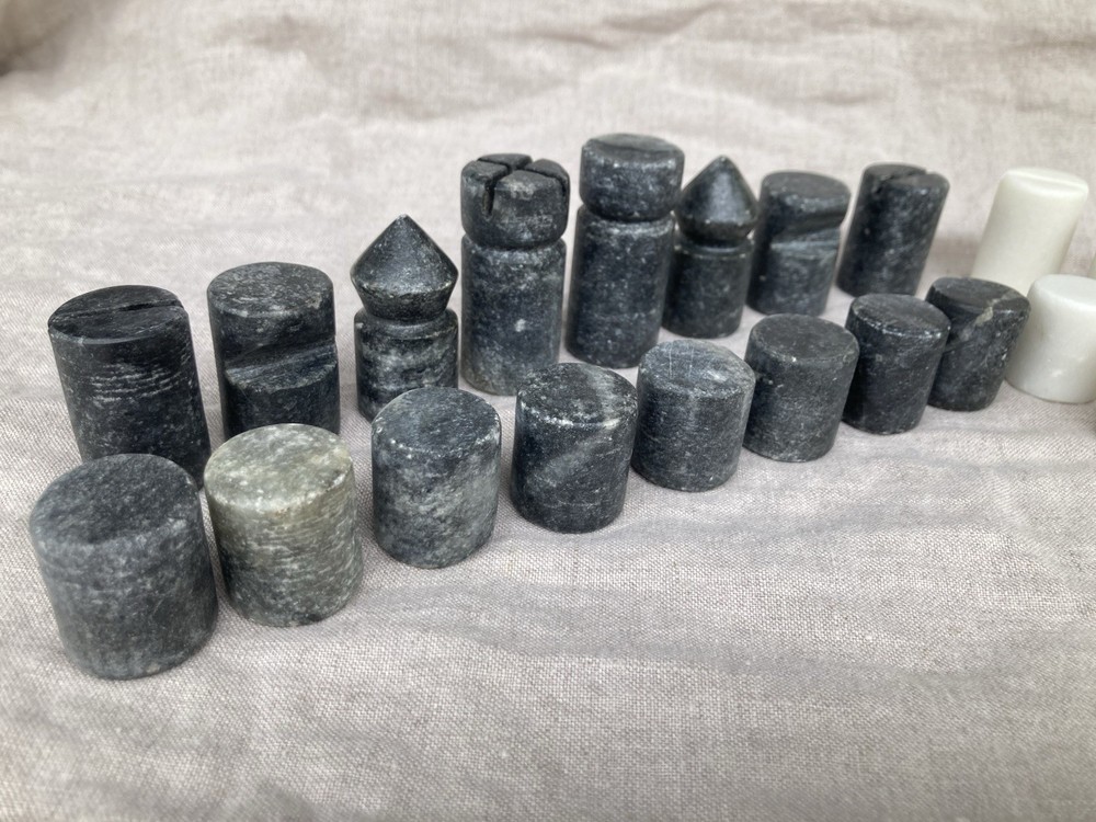 Solid Marble Chess Set Cylinder Shaped Black & White Pieces