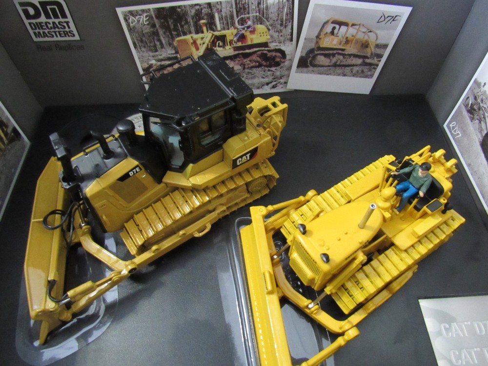 DIECAST MASTERS 1/50 EVOLUTION SERIES CATERPILLAR TRACK TYPE TRACTOR SET - NIB
