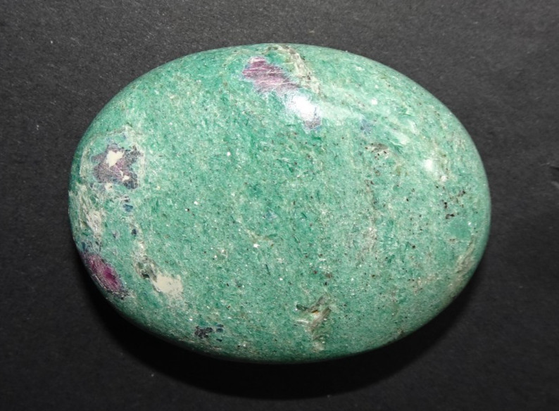 Ruby Fuchsite Palmstone - India sc1006
