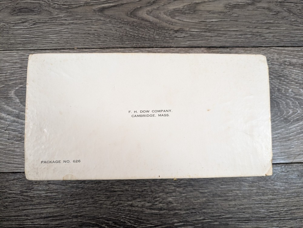 Vtg Dow's Utopian One Pound Chocolate Box Nuts & Fruit Cambridge, MASS