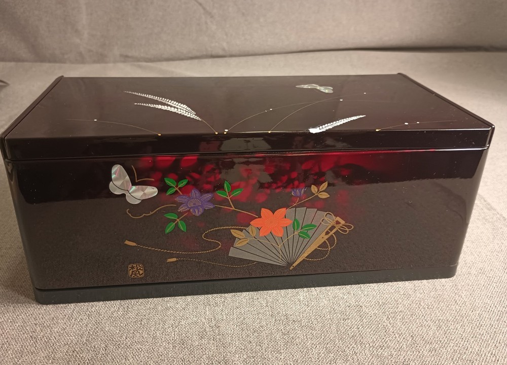 Ono Japan Lacquerware Hinged Mirrored Slim Tissue Box Butterflies