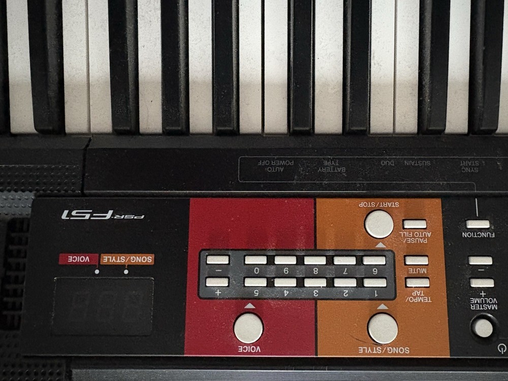 Yamaha PSR-F51 Keyboard