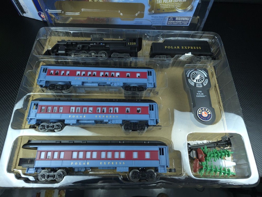Lionel - The Polar Express Bluetooth 44 Piece Train Set - 712133