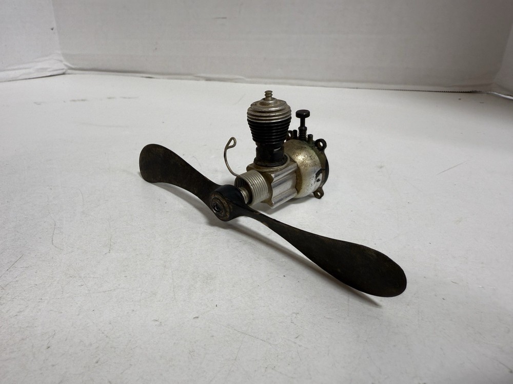 Cox Gas Powered Motor with thimble drome Propeller