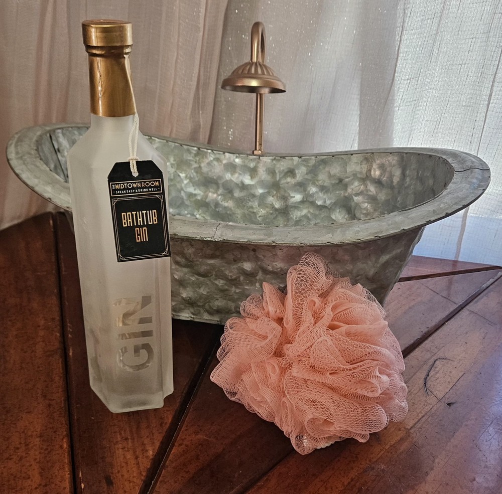 NEW - Midtown Room Bathtub Gin Kit