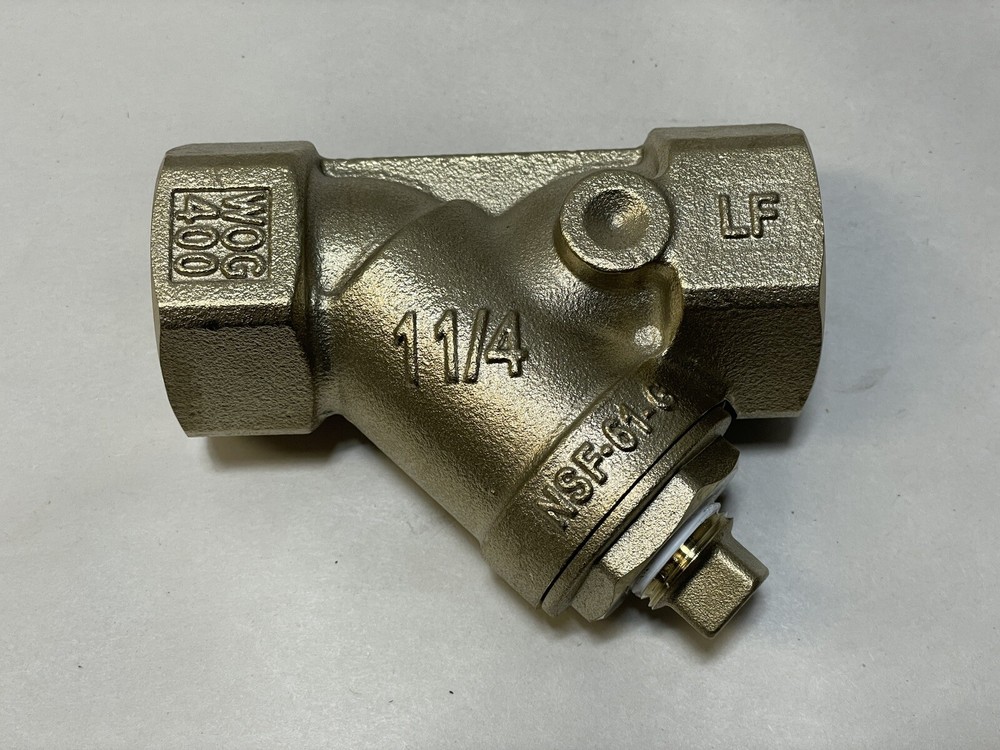 WATTS Threaded Y-Strainer Valve 1-1/4" NSF-61-G