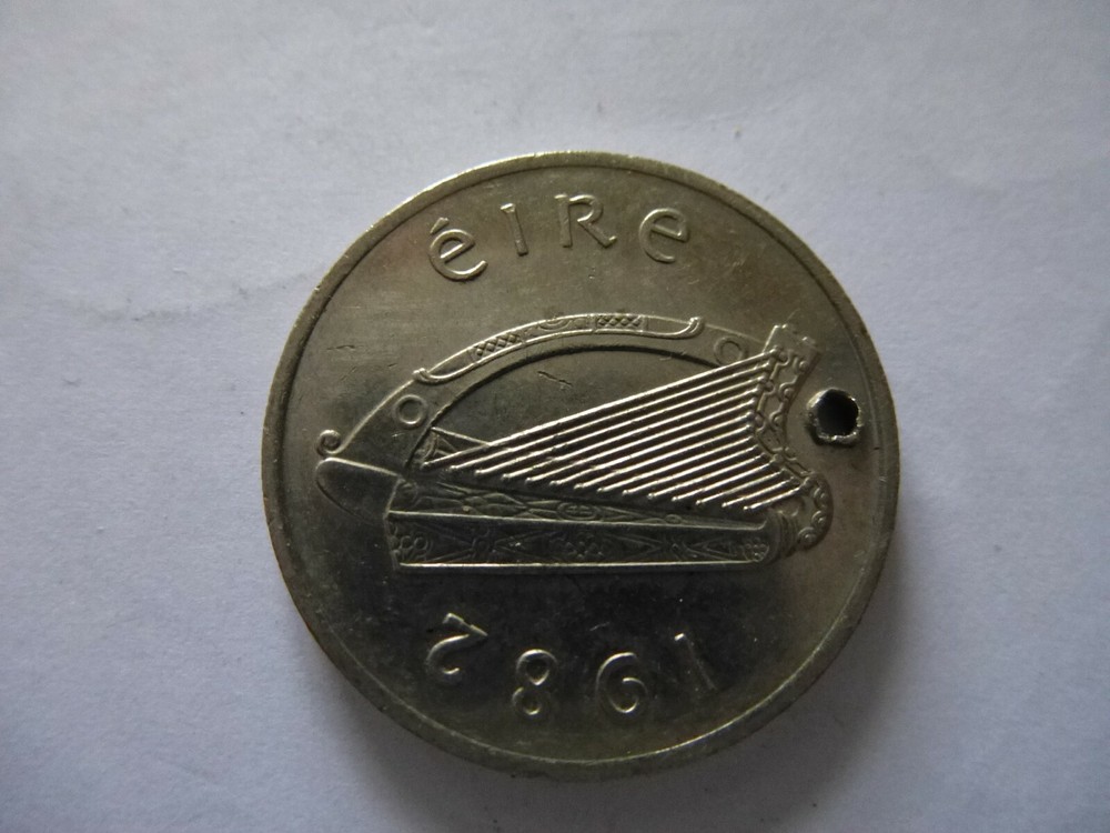 1982 eire 5p...harp...bull...Decimal coin