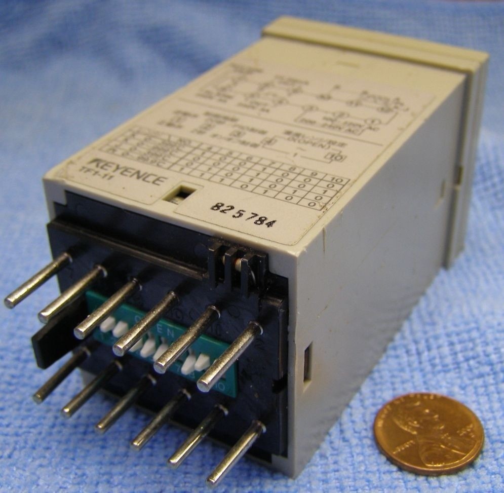 KEYENCE DIGITAL TEMP CONTROLLER TF1-11.