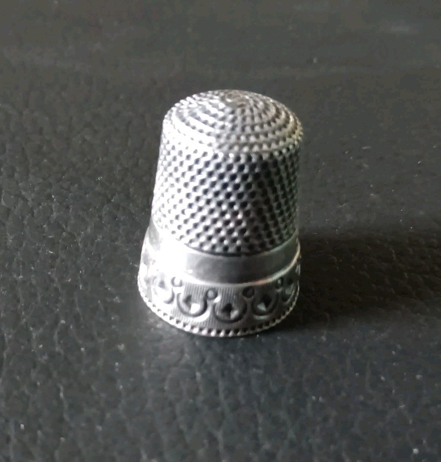 Antique Victorian sterling silver thimble size 8