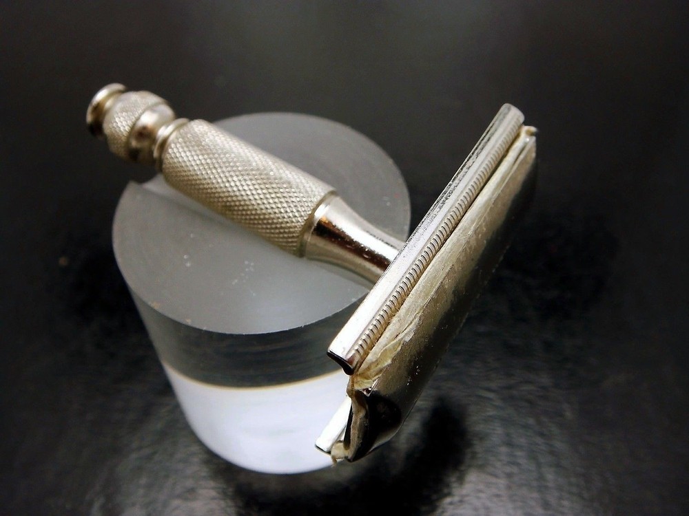 Gillette Tech Shaving Razor Short Stubby Travel