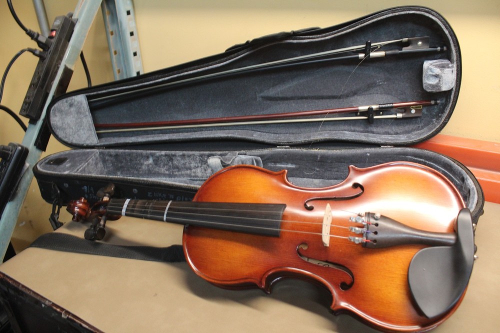 Corina 4/4 violin, Korea Model 100 *USED READ*