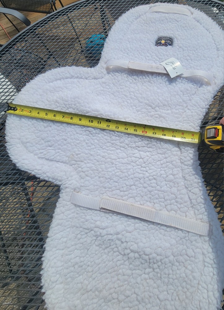 Toklat Medallion Super Quilt White Show Pad - EUC