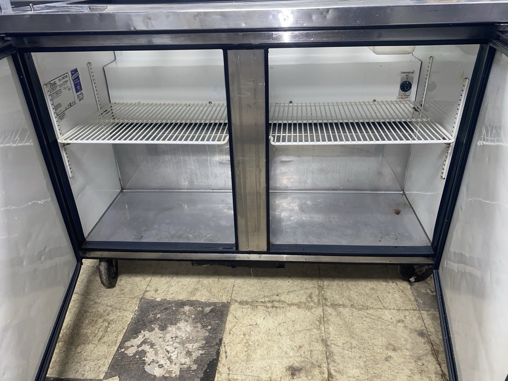 True 2 Dr., 4’ Sandwich Prep Table, Runs Great!