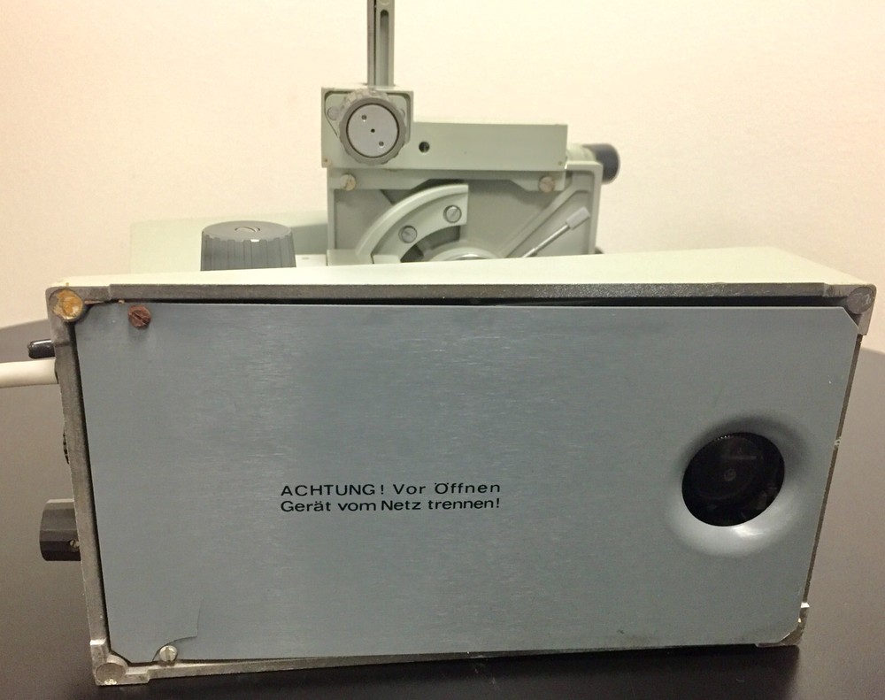 ZIESS ausJENA Microscope with 4 Objectives and light source