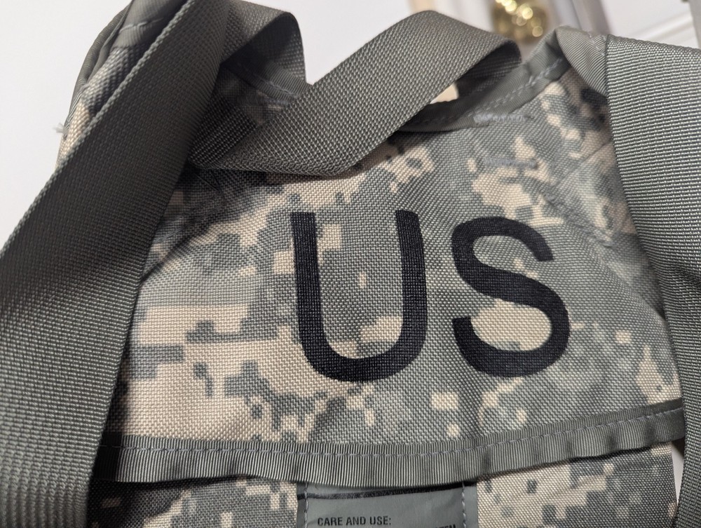 US Military Molle II Hydration System Carrier w/o Bladder, Digital Camo Pattern