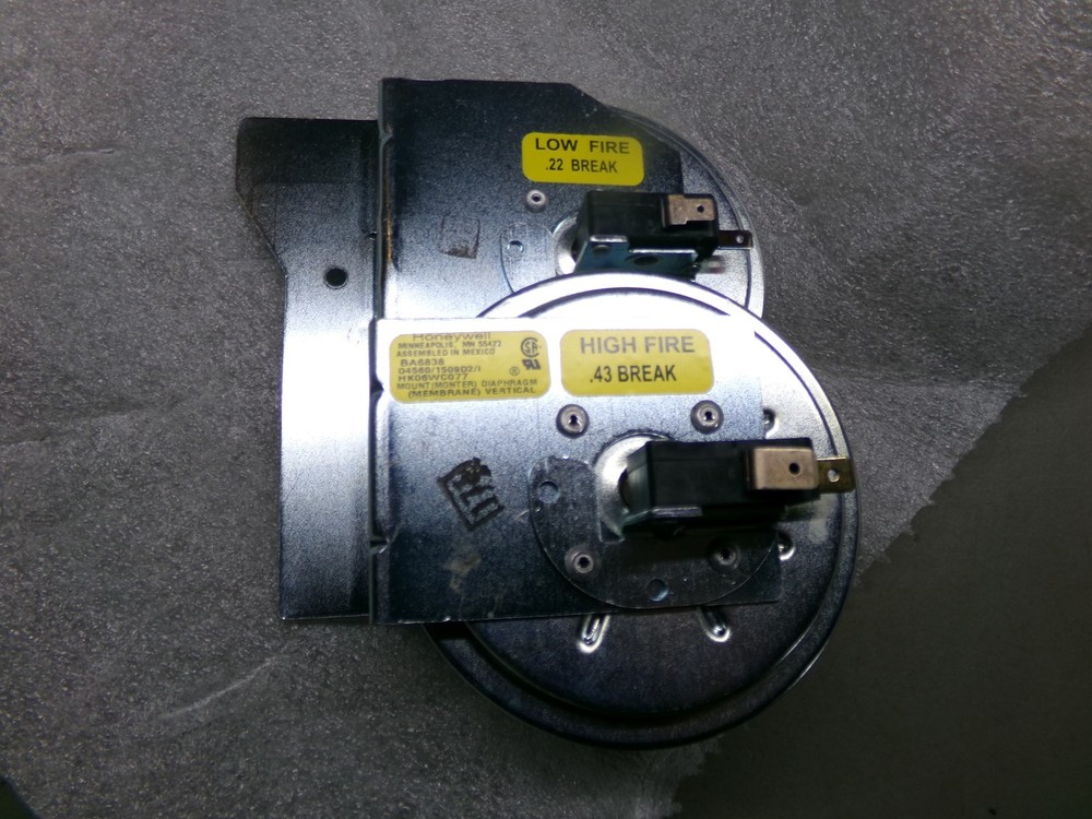CARRIER HK06WC077 VACUUM SWITCH