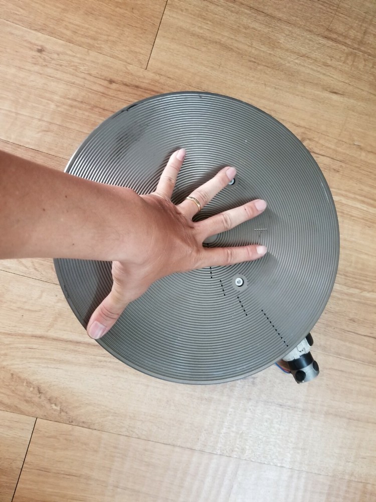 LARGE 31cm TURNTABLE with vacumm table