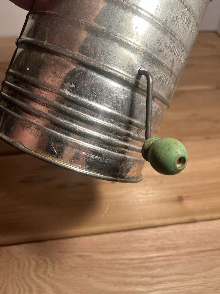 Bromwells 5 Cup Flour Sifter With Green Knob. Missing Handle