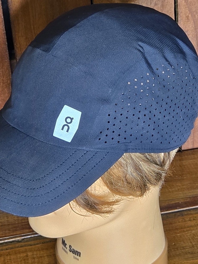 On Cloud Running Lightweight Running Cap Black Reflective