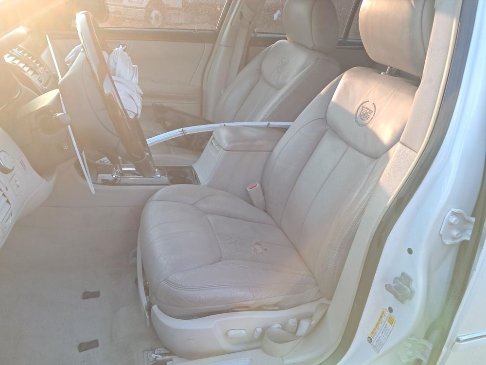 DTS 2011 Glove Box 4776953