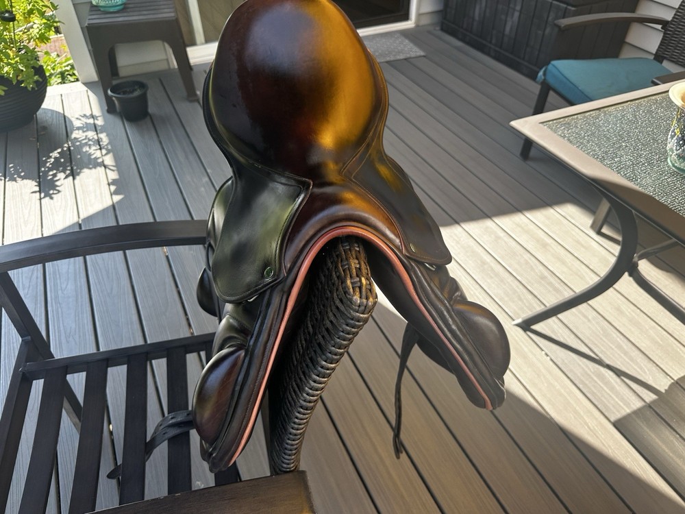 County Solution Jump Saddle 18 M SR