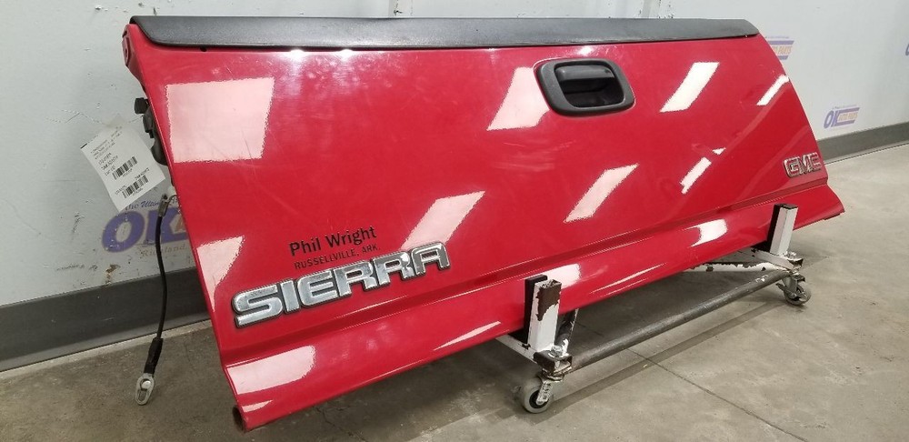 06 GMC SIERRA 2500 SLE TAIL GATE RED WITH SPRAY LINER