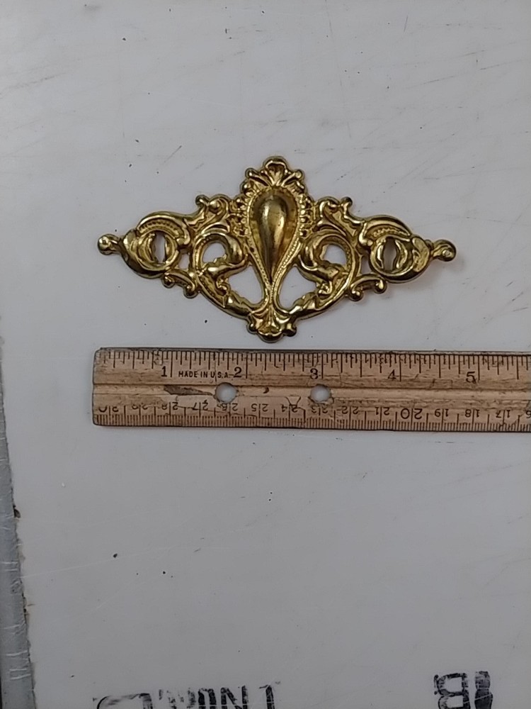 ASSORTED CLOCK FRONT DECORATIONS