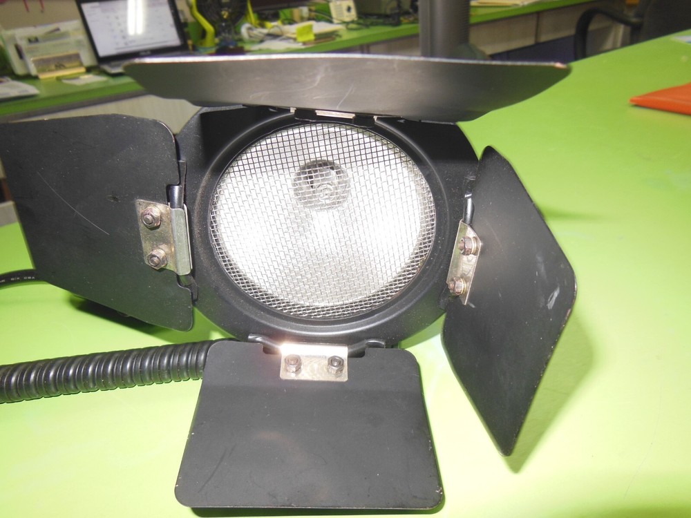 Bescor Model Vl-100 Video Photo Light